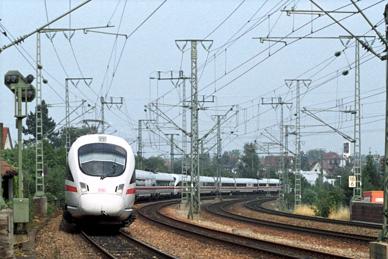 ICE 183 als Doppeleinheit der Baureihe 415 bei km 16,6 (August 2004)