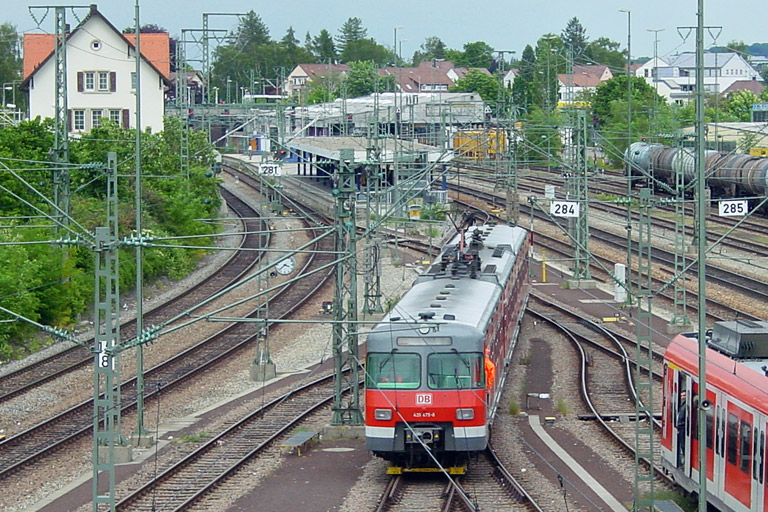 420 475 in der S-Bahnabstellgruppe Stuttgart-Vaihingen (Juni 2004)
