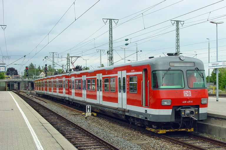 420 475 in Stuttgart-Vaihingen (Juni 2004)