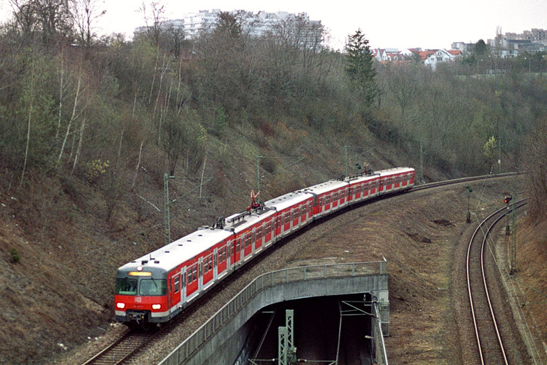 Baureihe 420 als Lt 74265 bei km 13,8 (April 2004)