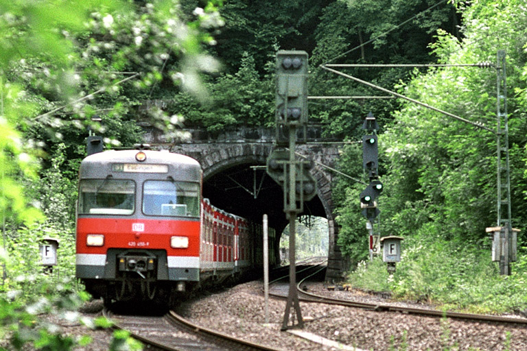 Baureihe 420 als S1 im Berghautunnel (Juni 2004)