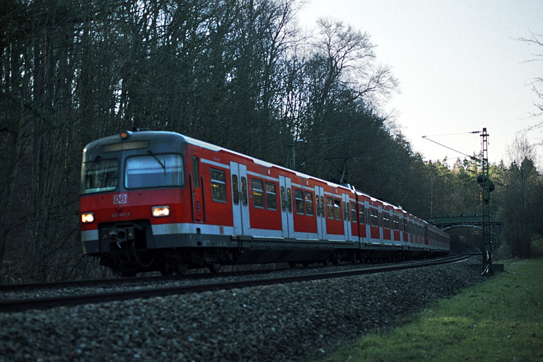 Baureihe 420 als Lt 74265 bei km 11,8 (April 2004)