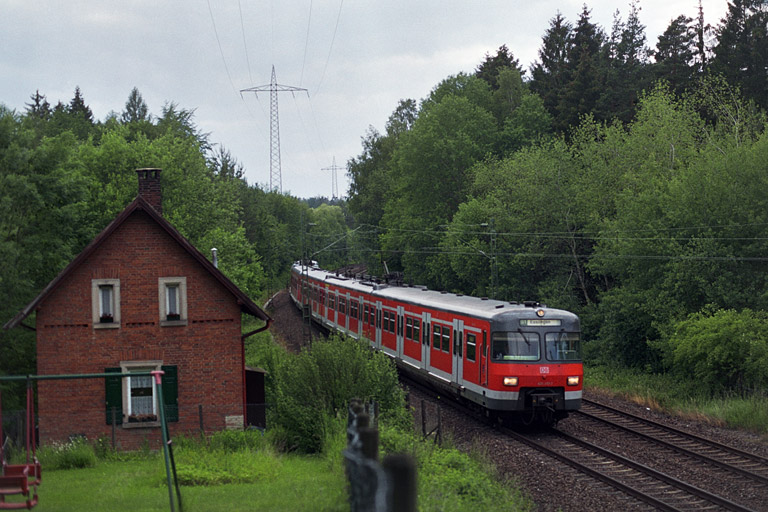 Baureihe 420 als S1 im Kaufwald (Juni 2004)