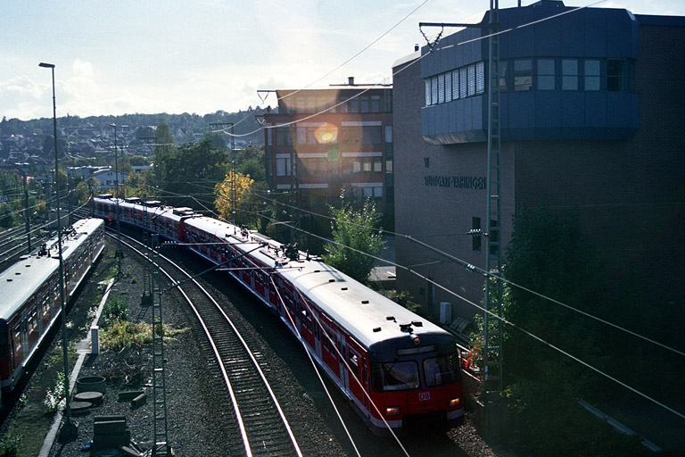 423 007 und 420 419 in Stuttgart-Vaihingen (Oktober 2004)