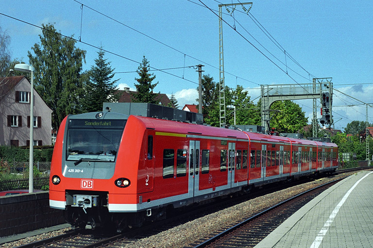 425 313 als Sonderzug bei km 16,6 (September 2004)