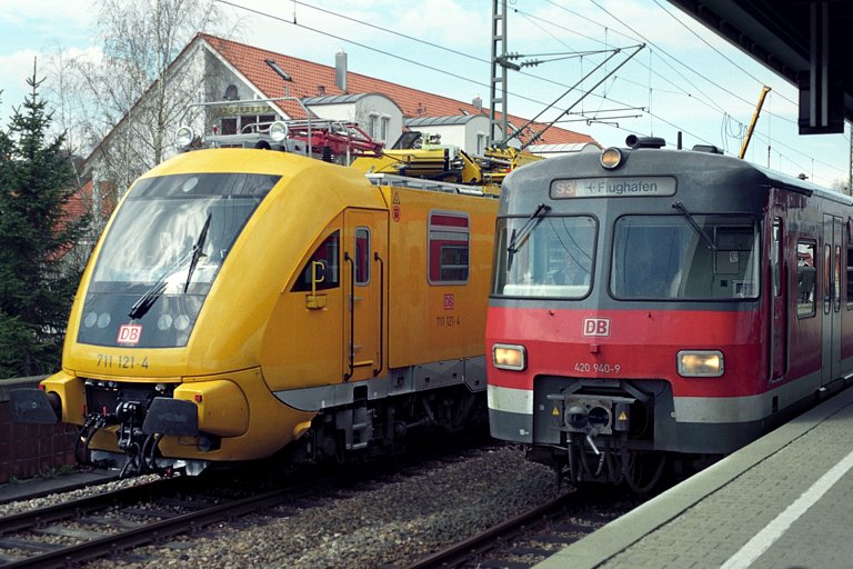 420 940 als S3 in Stuttgart-Rohr (April 2004)