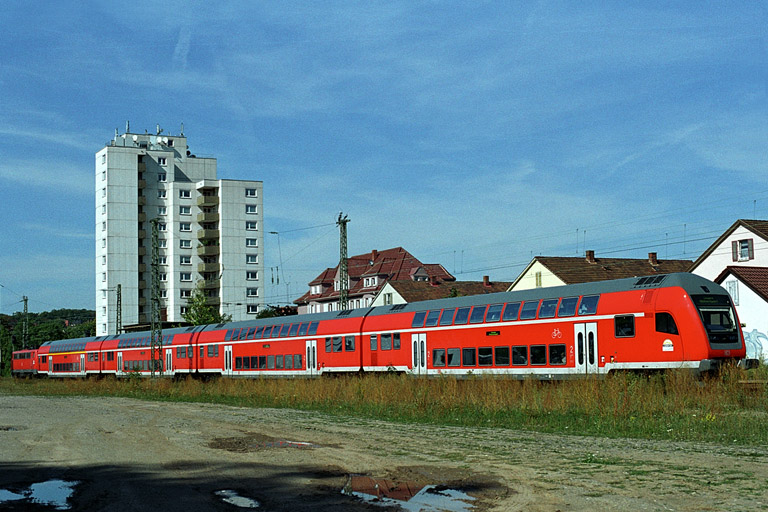 RE 19613 mit Lok der Baureihe 111 bei km 8,6 (September 2004)