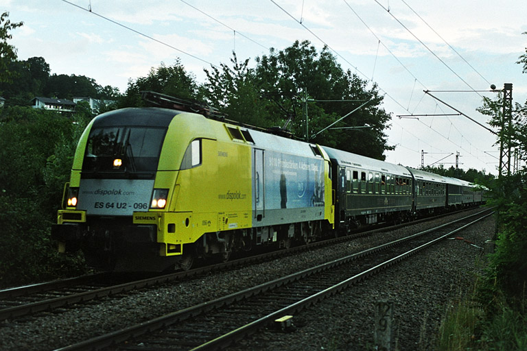 ES 64 U2-096 mit "Classic Courier"-Sonderzug bei km 12,8 (August 2004)