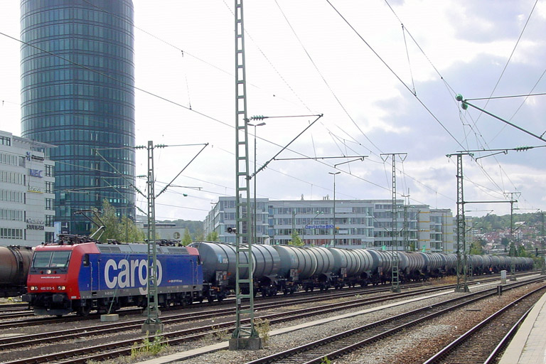 SBB Cargo 482 015 mit Kesselwagenzug bei km 15,6 (September 2004)