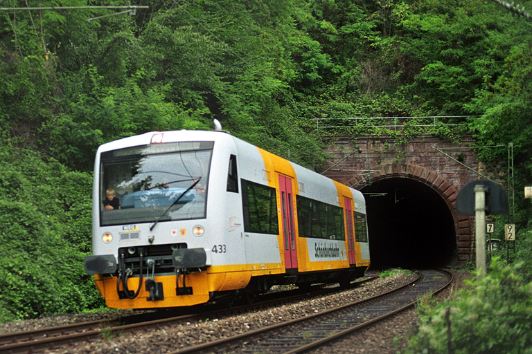 Regioshuttle VT 433 der Sch&ouml;nbuchbahn bei km 9,2 (August 2004)