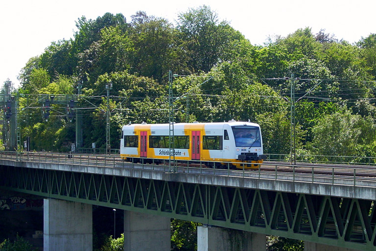 Regioshuttle VT 433 der Sch&ouml;nbuchbahn bei km 14,6 (August 2004)