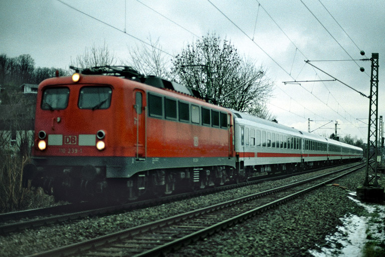 110 239 mit Cisalpino-Ersatzzug (Februar 2005)