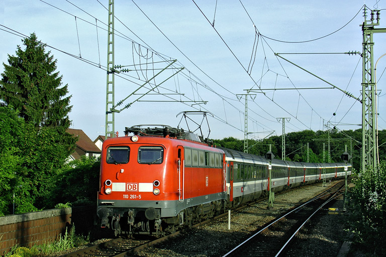 110 261 mit IC 380 bei km 16,8 (Juni 2005)