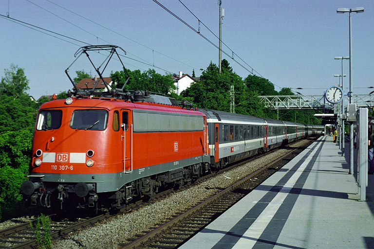 110 307 mit IC 93702 (Juli 2005)