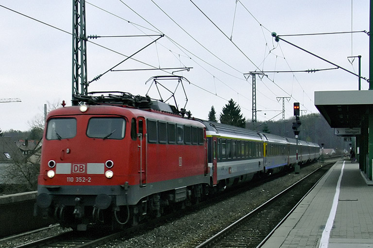 110 352 mit IC 93706 (November 2005)