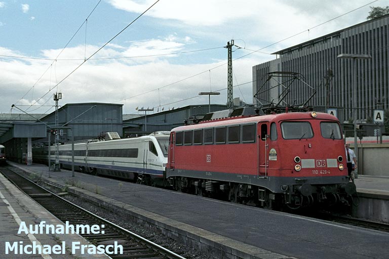 110 426 und Cisalpino-Triebzug der Baureihe ETR 470 bei km 0,4 (September 2005)