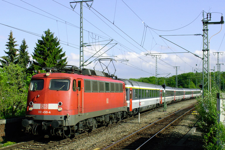 110 450 mit Cisalpino-Ersatzzug bei km 16,8 (Mai 2005)