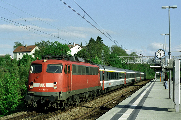 110 450 mit Cisalpino-Ersatzzug bei km 14,2 (Mai 2005)