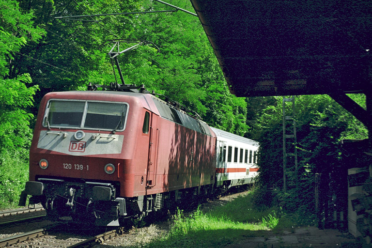 120 139 mit Leerzug aus Cisalpino-Ersatzzug (August 2005)