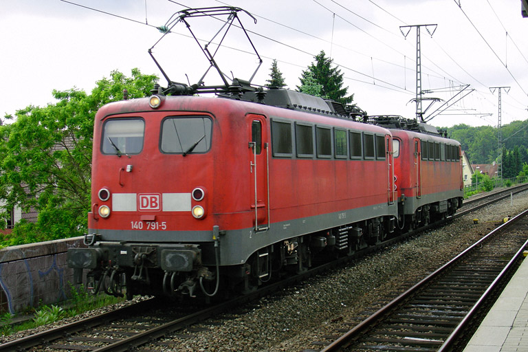 140 791 und 140 845 bei km 16,6 (Mai 2005)