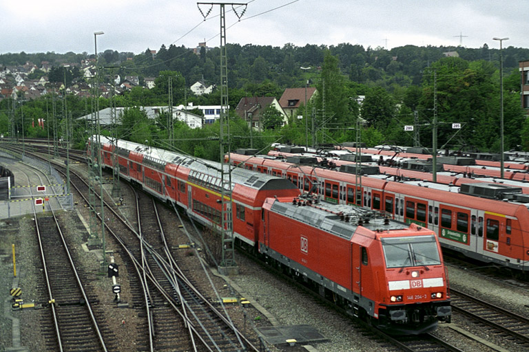 146 204 mit RE 19612 bei km 16,0 (September 2005)
