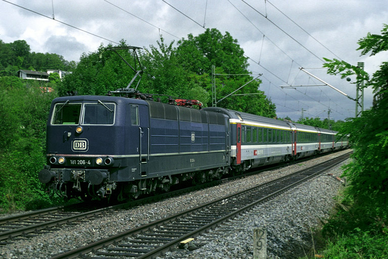 181 206 mit IC 381 bei km 12,8 (August 2005)