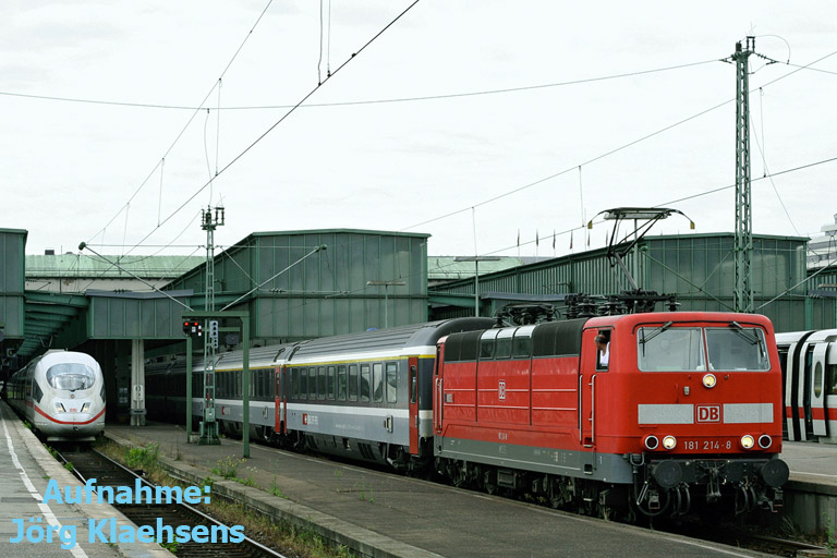 181 214 mit IC 381 bei km 0,2 (Juli 2005)