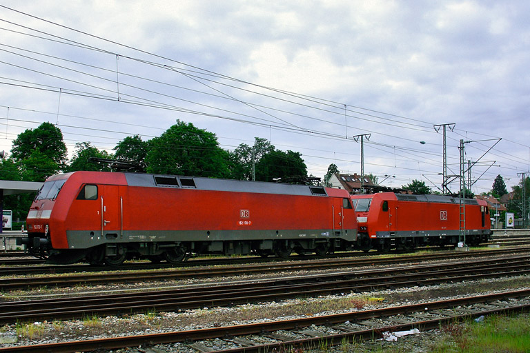 185 141 und 152 170 bei km 15,6 (Mai 2005)
