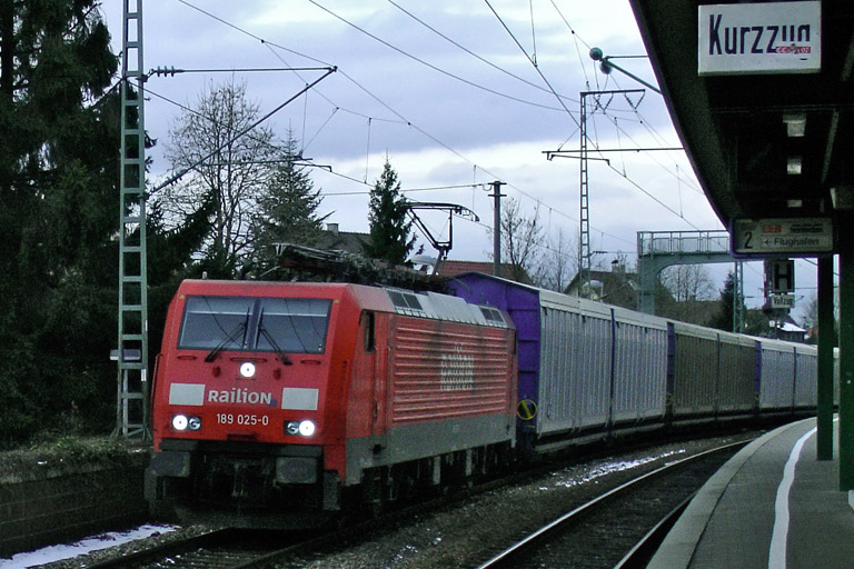 189 025 mit GC 63353 bei km 14,4 (November 2005)