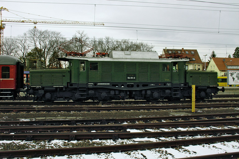 194 051 mit DPE 83957 bei km 15,6 (November 2005)