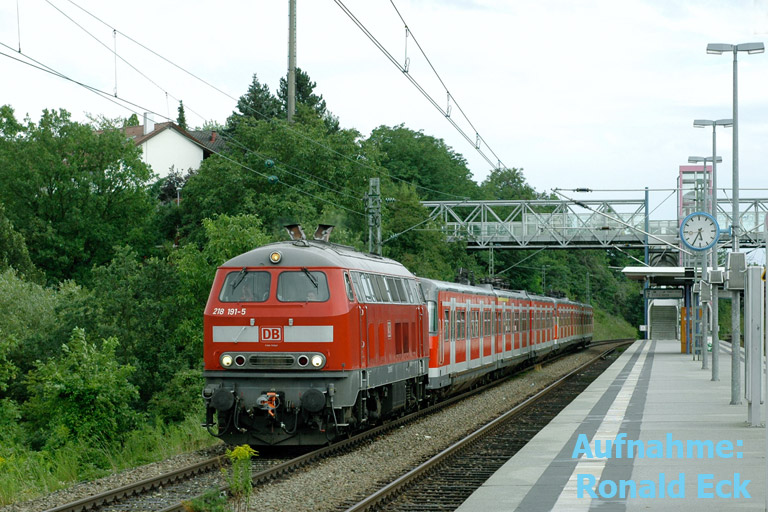 218 191 und Baureihe 420 in Stuttgart-Vaihingen (August 2005)