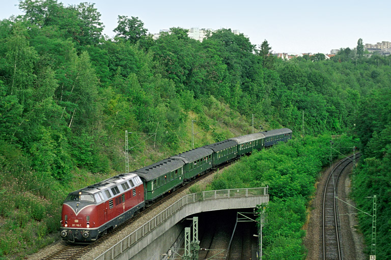 221 135 bei km 13,8 (Juli 2005)
