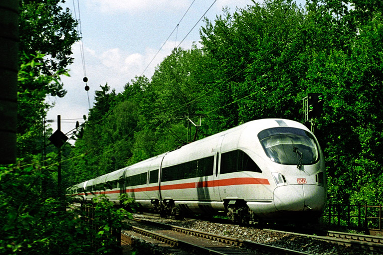 Baureihe 415 als ICE 183 bei km 18,0 (August 2005)