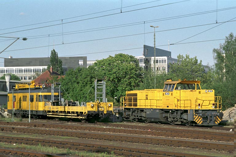 V 200 001 der Bayerischen CargoBahn bei km 15,6 (Mai 2005)