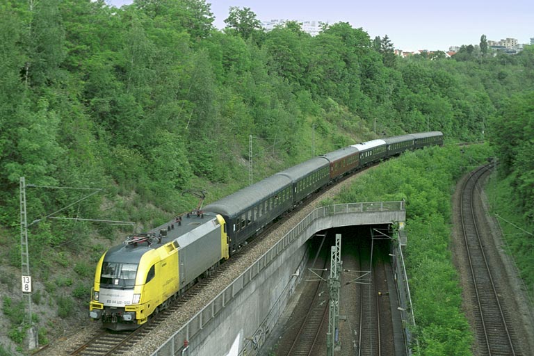 ES 64 U2-052 bei km 13,8 (Juni 2005)