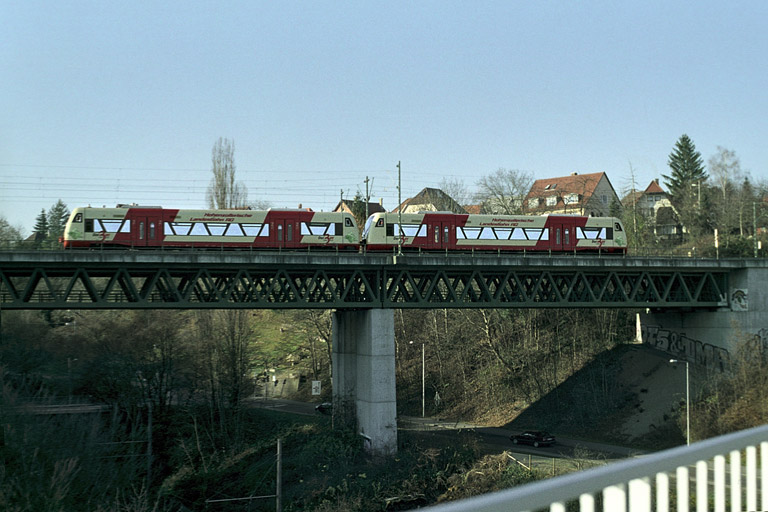HzL-Regioshuttles VT 233 und VT 239 bei km 14,6 (Dezember 2005)