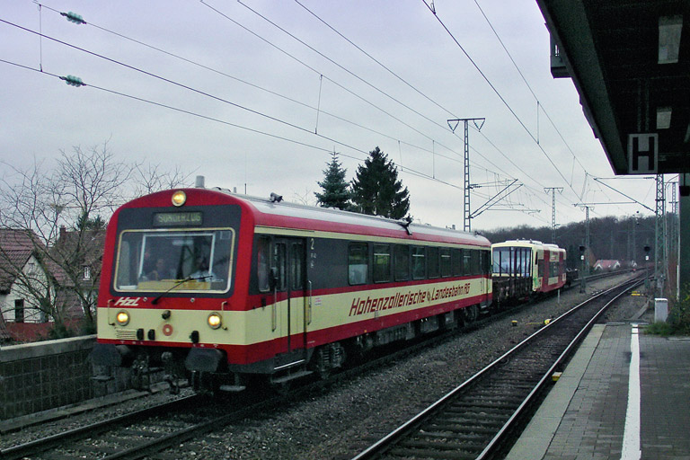 Dieseltriebwagen der Baureihe NE 81 und Regioshuttle VT 232 bei km 16,6 (Dezember 2005)