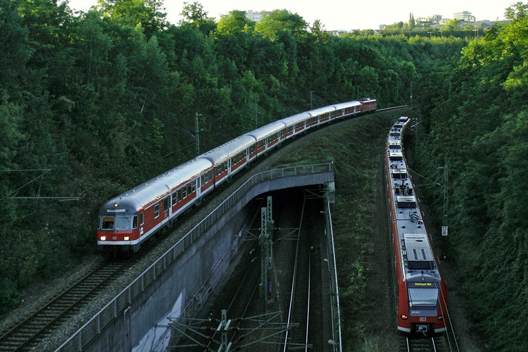 RB 37965 mit 110 445 und BR 425 bei km 13,8 (September 2005)