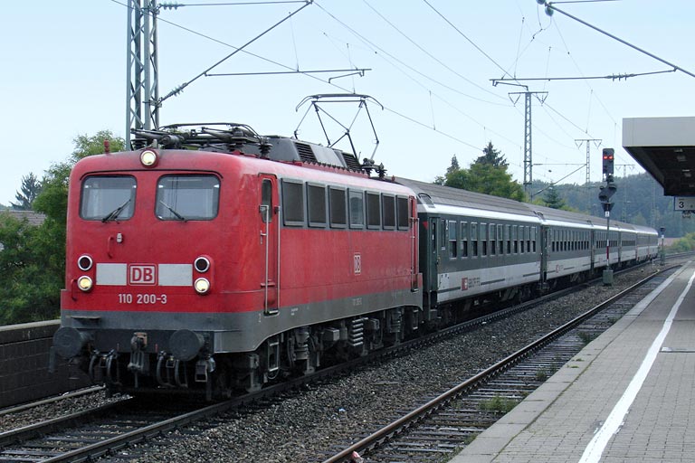 110 200 mit EC 2806 bei km 16,8 (September 2006)