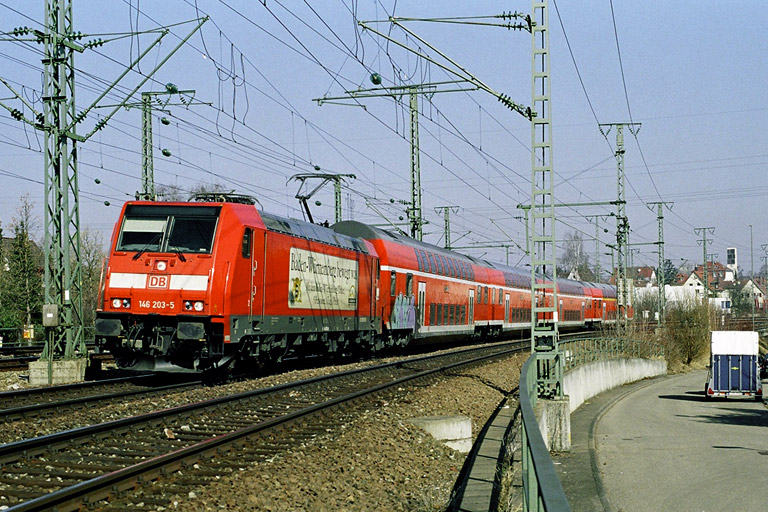 146 203 mit RE 19633 bei km 16,4 (M&auml;rz 2006)