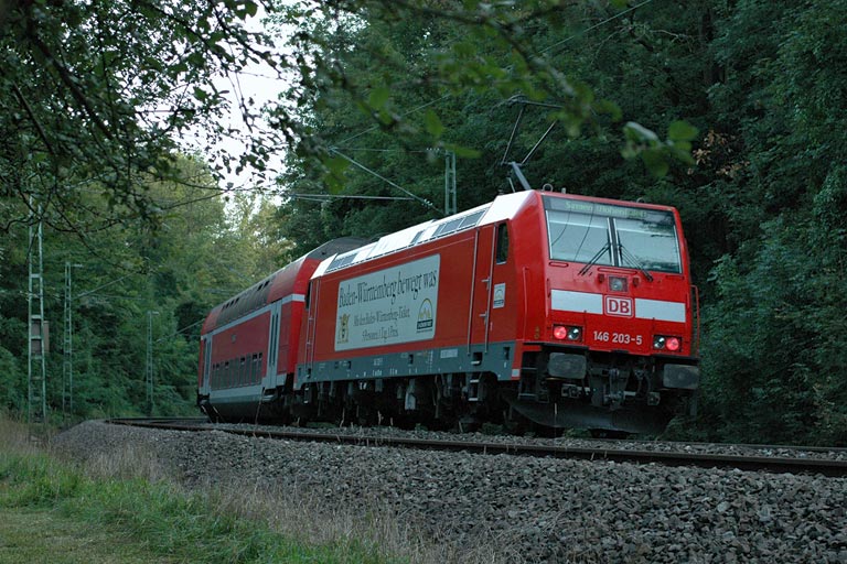 146 203 mit RE 19679 bei km 11,8 (Juli 2006)