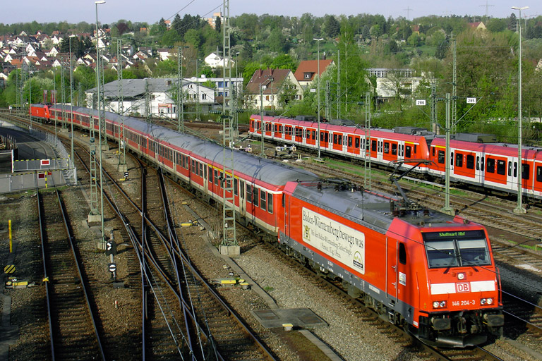 146 204 mit RE 19622 bei km 16,0 (Mai 2006)