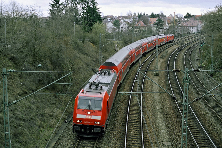 146 206 mit RE 19654 bei km 14,6 (April 2006)