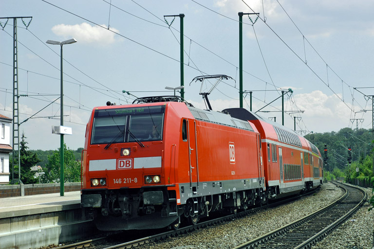 146 211 mit RE 19658 bei km 16,6 (Juli 2006)