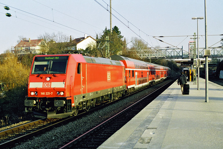 146 221 mit RE 19672 bei km 14,4 (M&auml;rz 2006)