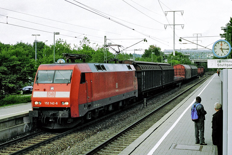 152 142 mit FE 44695 bei km 24,4 (August 2006)