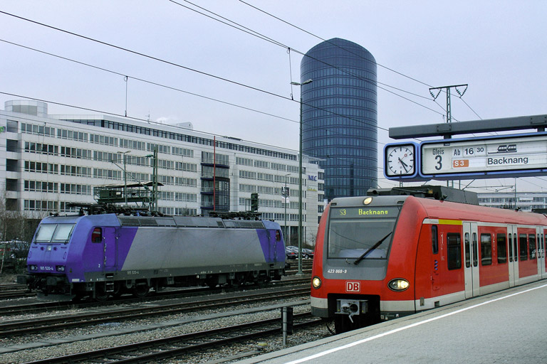 185 520 und Baureihe 423 bei km 15,6 (Februar 2006)