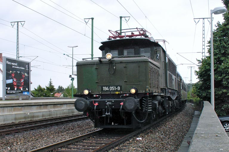 194 051 mit DPE 88946 bei km 16,6 (August 2006)