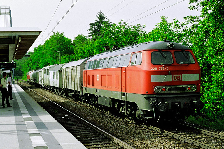 225 078 mit Rabz 91812 bei km 14,2 (Juni 2006)