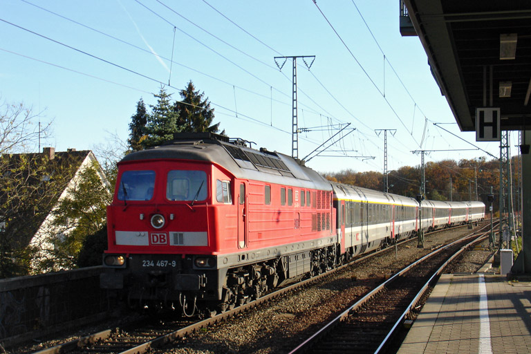 234 467 mit EC 2808 bei km 16,8 (November 2006)